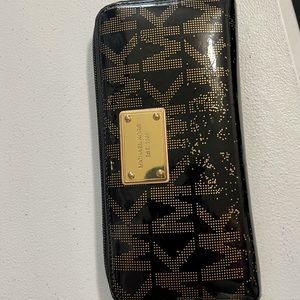 Michael Kors Long Zipper Wallet